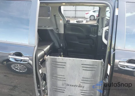 2018 Toyota Sienna Se 8 Passenger from USA, damaged, VIN 5TDXZ3DC1JS940252